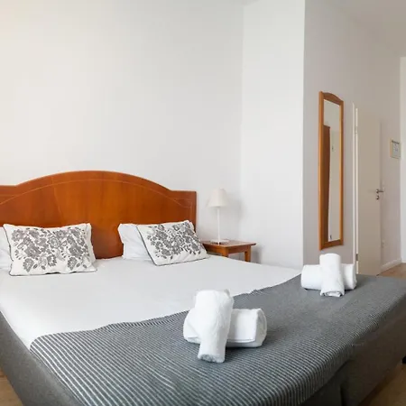 Otel Safestay 3*